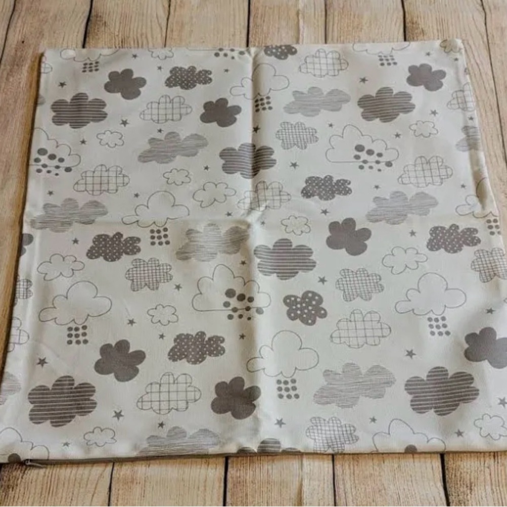 NWT - Thirty-One Statement Canvas Pillow Cover, Gray/Grey Countin Clouds